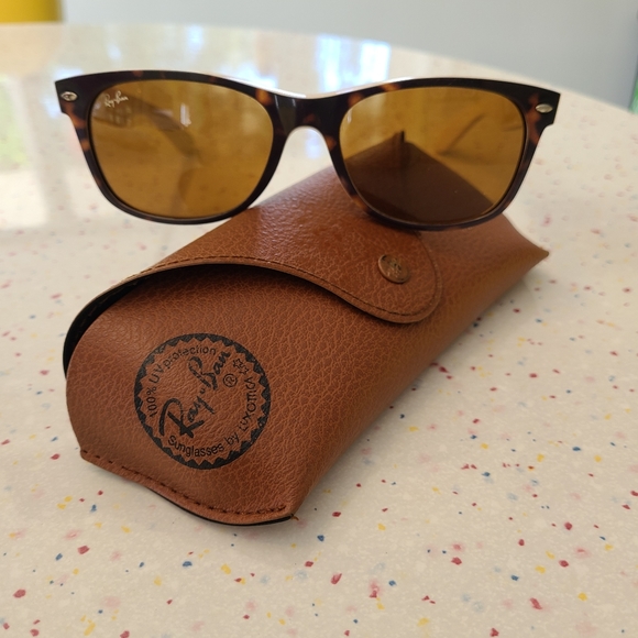 Ray-Ban tortoiseshell sunglasses SOLD - Picture 3 of 6